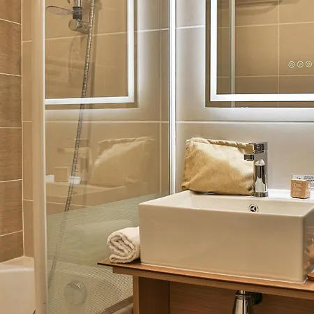 Pierre & Centre Apartmanhotel 3*