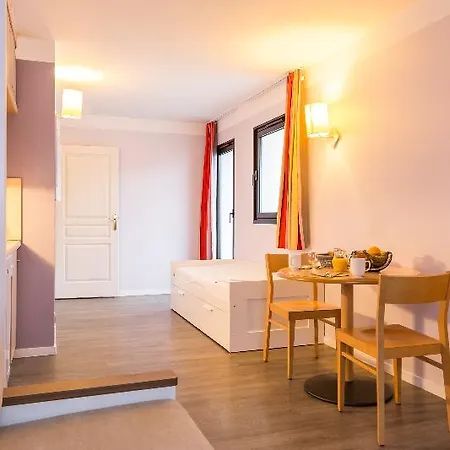 Pierre & Centre Apartmanhotel 3*