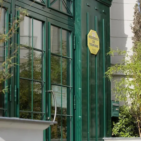 Apartmanhotel Pierre & Centre 3*